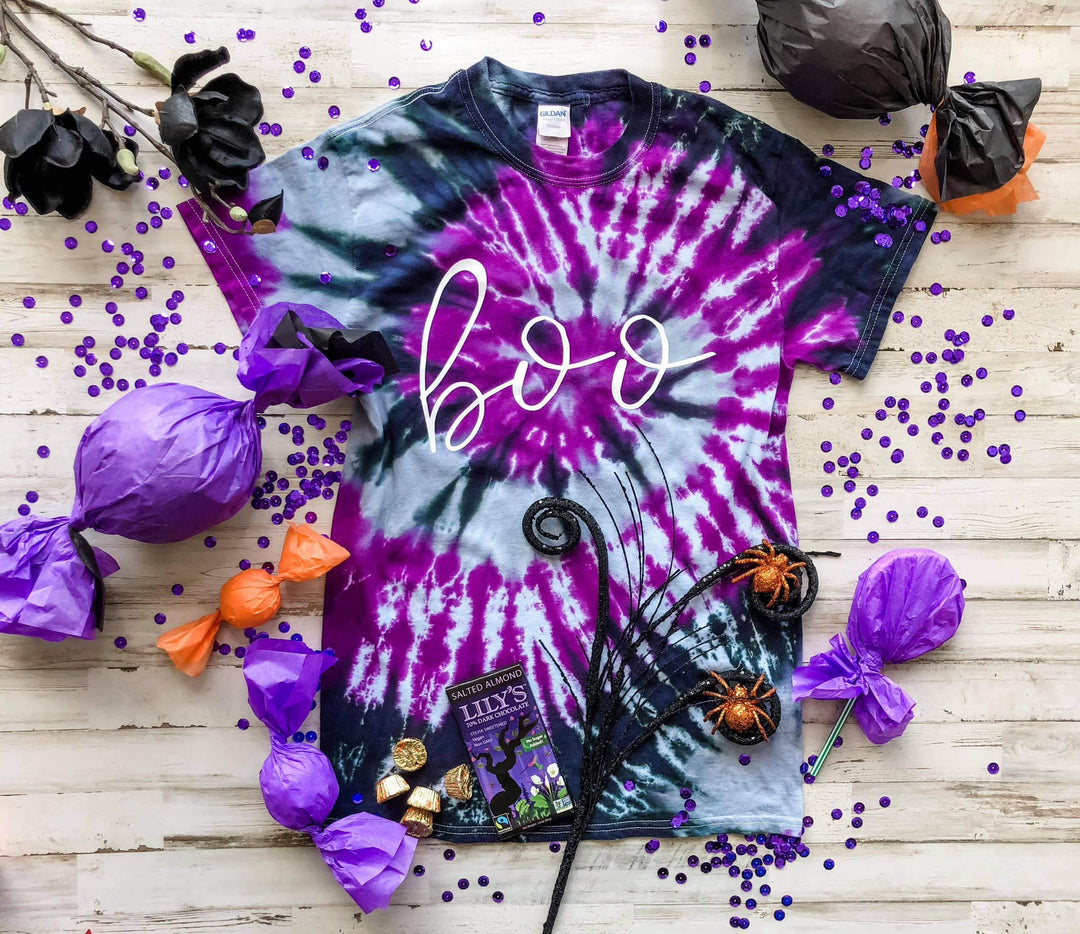 Boo Tie Dye Graphic Tee in Purple/Navy