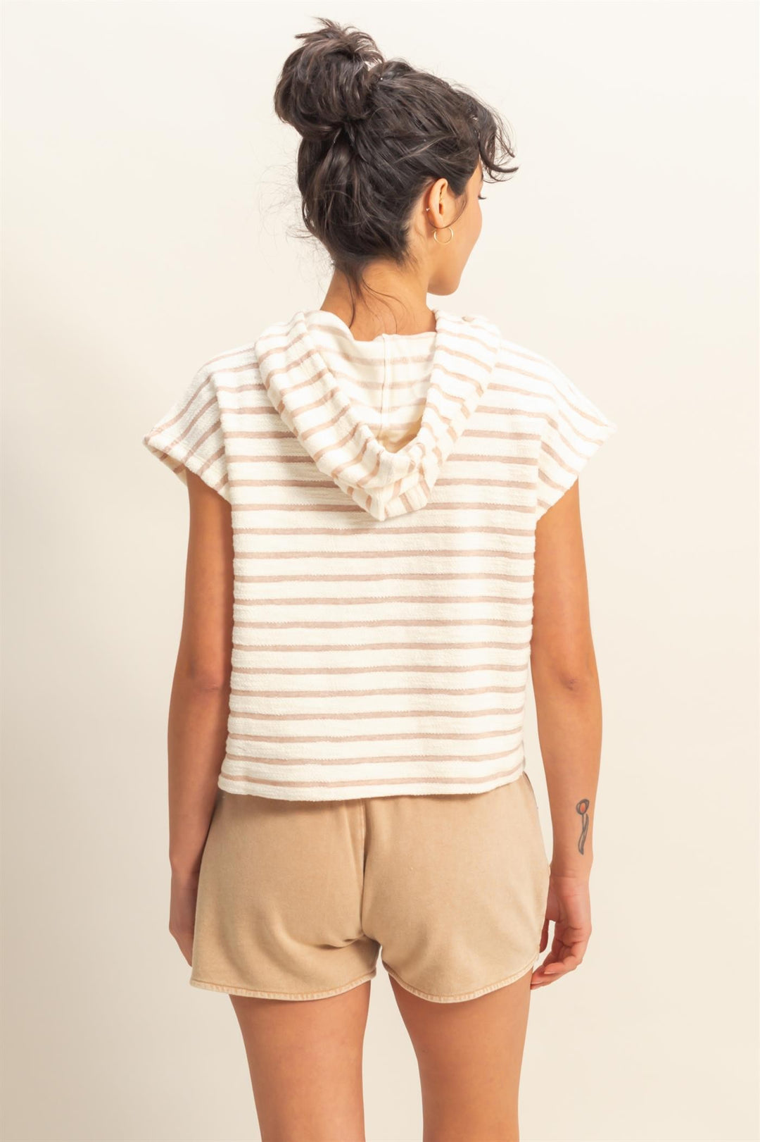 Feels Right Striped Short Sleeve Pullover Hoodie Top in Cream/Taupe
