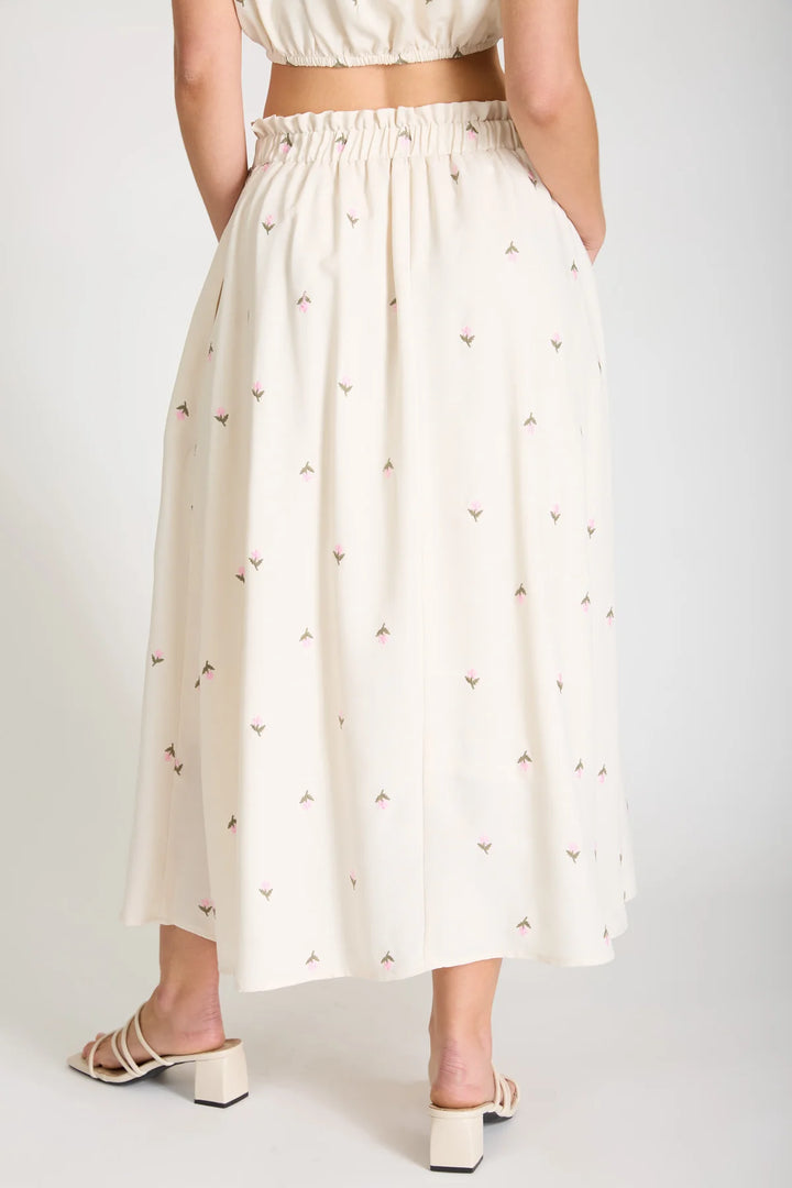 Auriela Embroidered Floral Ruffle Waist Mini Skirt In Ivory