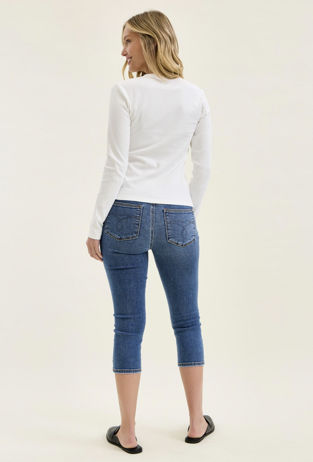 Vala Medium Rise Capri by Judy Blue
